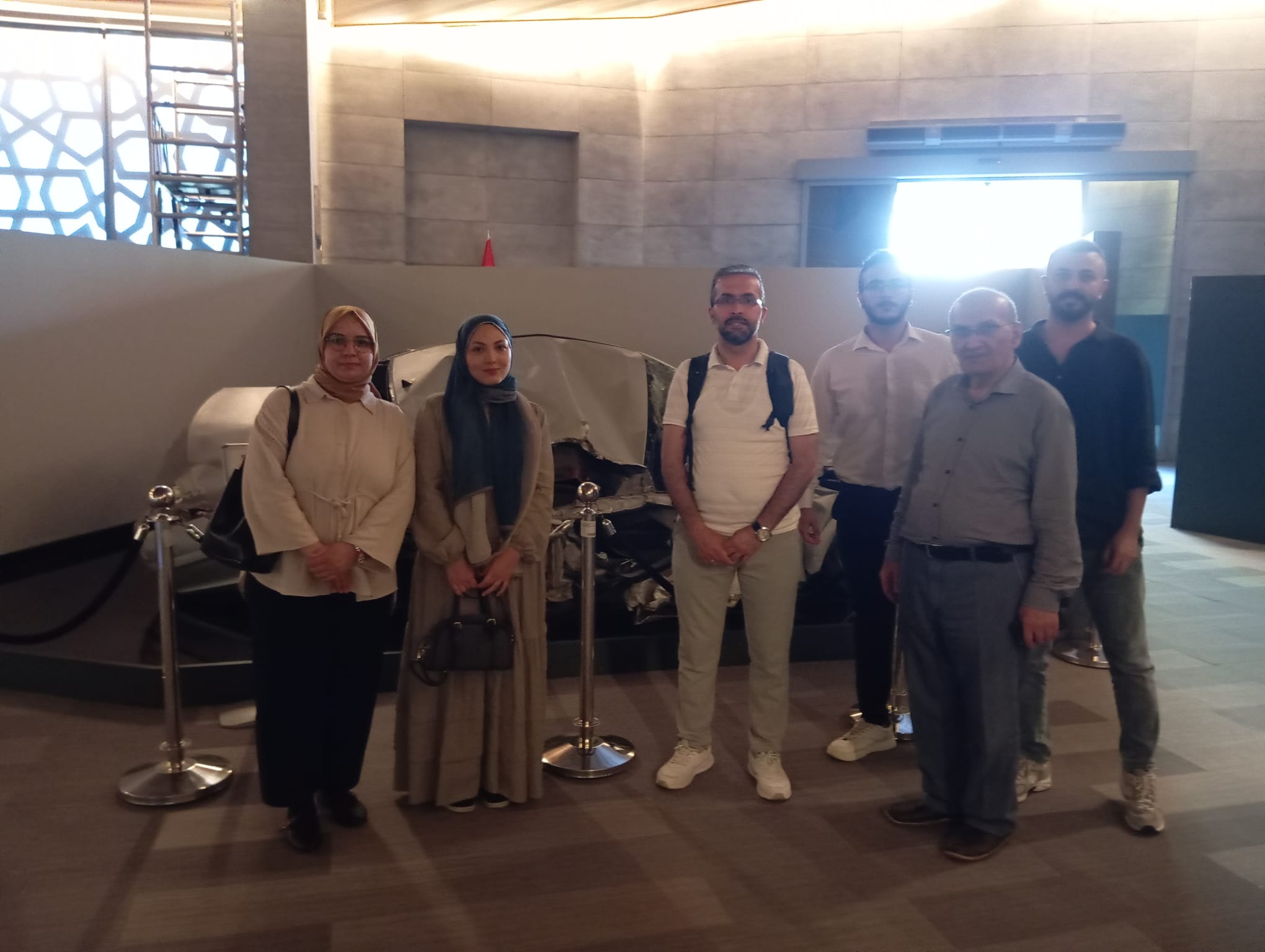 Tankın ezmiş olduğu araba 2.jpeg (177 KB)